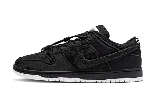 Nike SB Dunk Low Gnarhunters